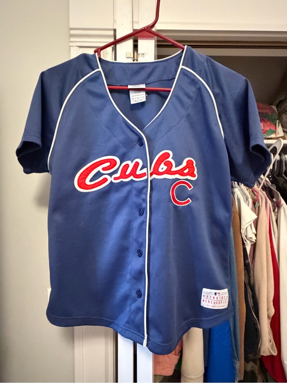 Vintage women’s Chicago cubs jersey